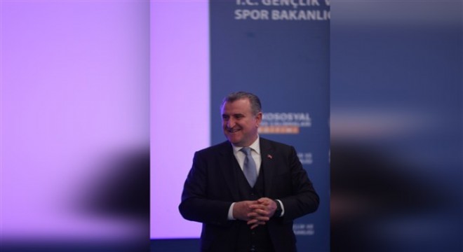 Bakan Bak tan milli yüzücü Saka ya tebrik mesajı