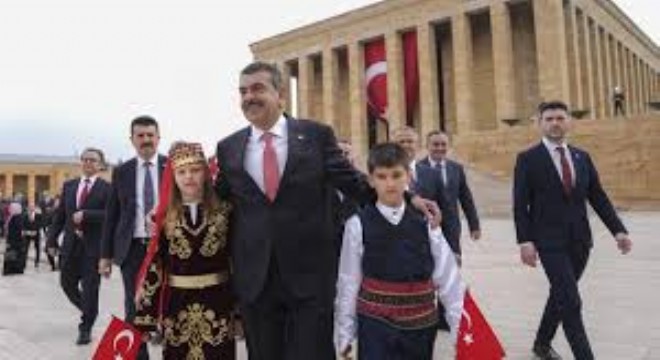 Bakan Tekin'den 23 Nisan Kutlaması