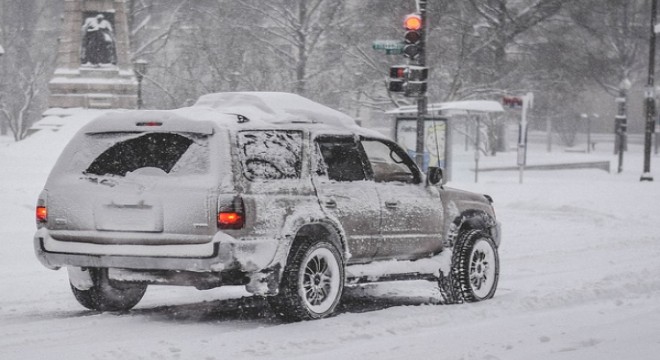 İstanbul da özel araçlar saat 13:00 e kadar trafiğe çıkmayacak